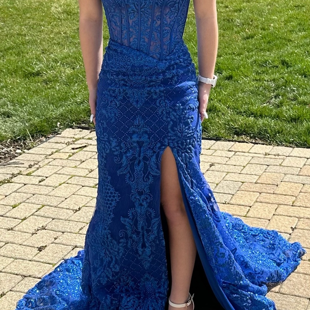 Elegant Blue Lace Evening Gown